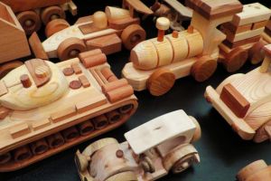 Деревянные игрушки: в чем причина их популярности